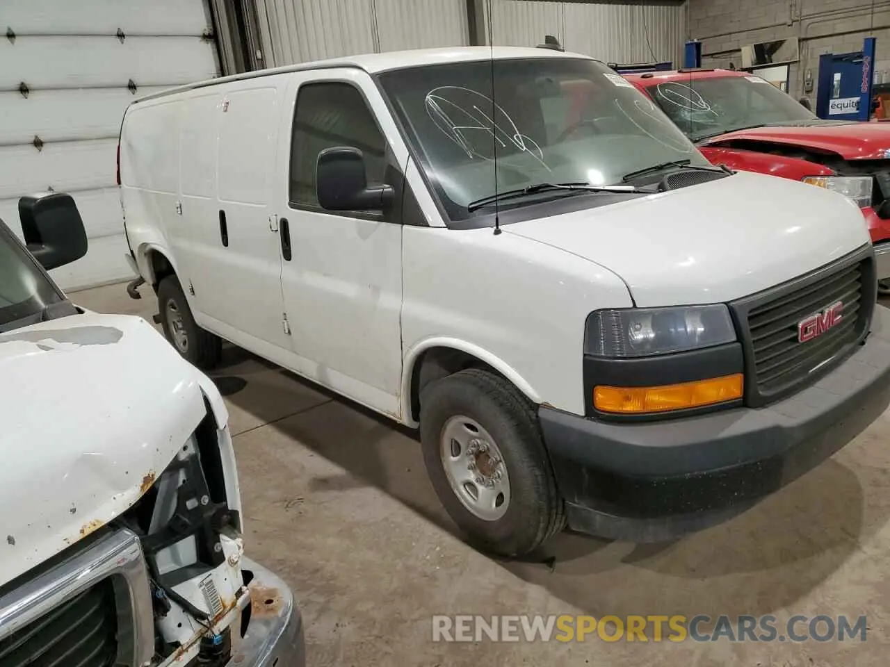 4 Photograph of a damaged car 1GTW7AFPXL1273588 GMC SAVANA 2020