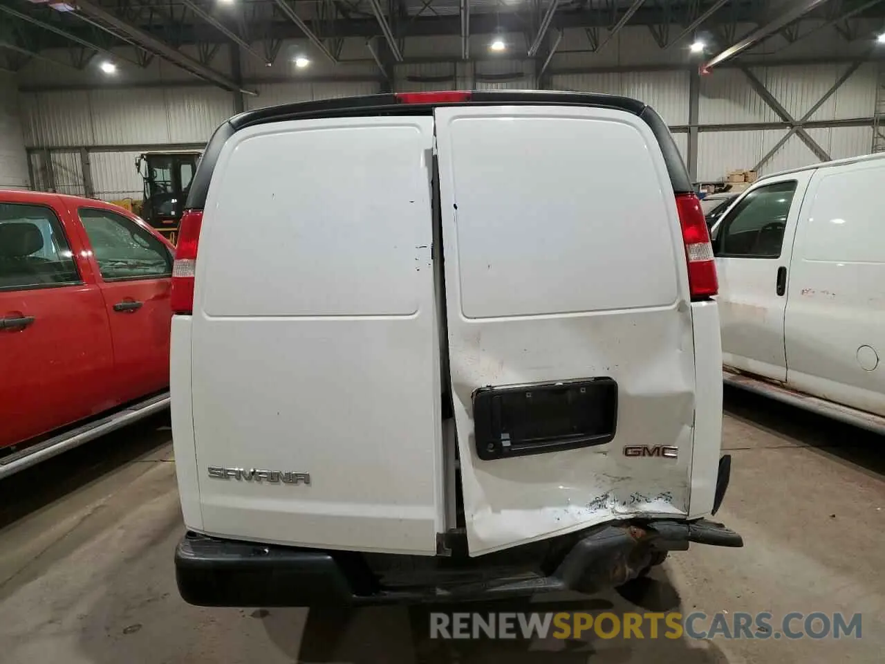 6 Photograph of a damaged car 1GTW7AFPXL1273588 GMC SAVANA 2020