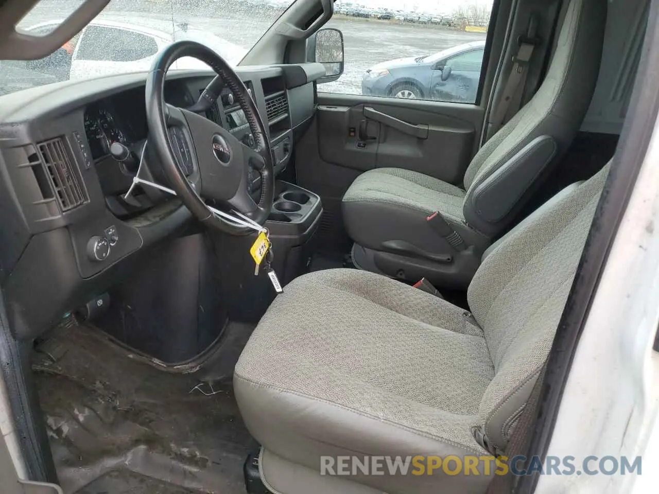 7 Photograph of a damaged car 1GTW7AFPXL1273588 GMC SAVANA 2020