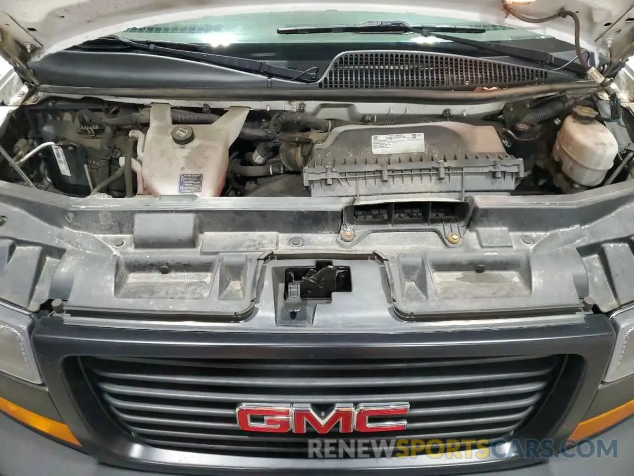 12 Photograph of a damaged car 1GTW7BFP4L1263712 GMC SAVANA 2020