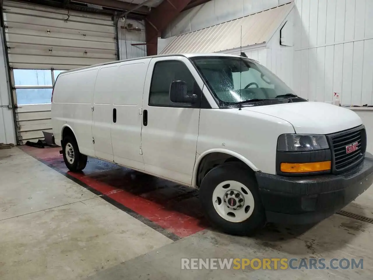 4 Photograph of a damaged car 1GTW7BFP4L1263712 GMC SAVANA 2020