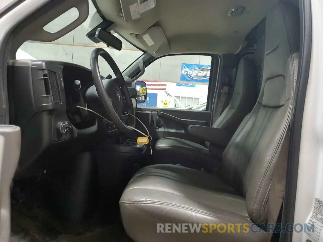 7 Photograph of a damaged car 1GTW7BFP4L1263712 GMC SAVANA 2020