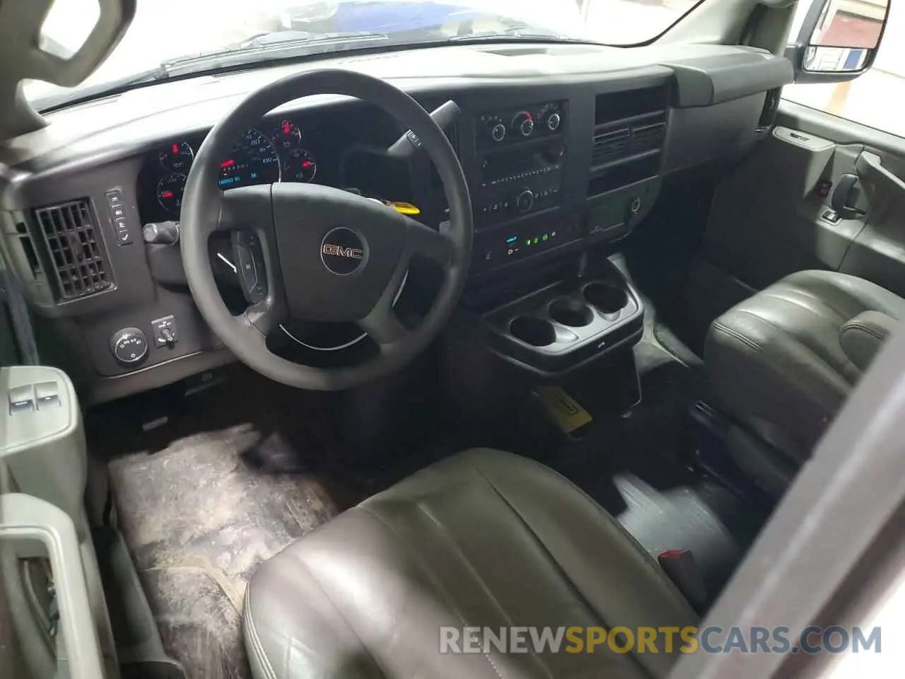8 Photograph of a damaged car 1GTW7BFP4L1263712 GMC SAVANA 2020