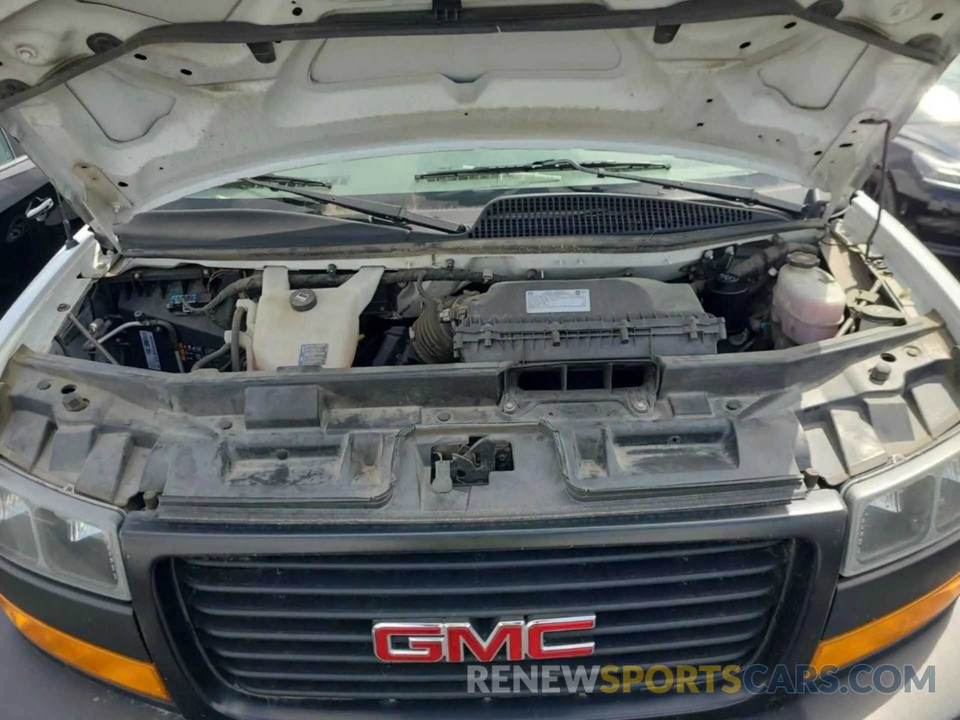 4 Photograph of a damaged car 1GD07RF79M1166923 GMC SAVANA 2021