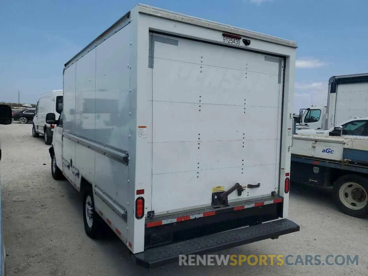 2 Photograph of a damaged car 1GD07RFP7M1227847 GMC SAVANA 2021