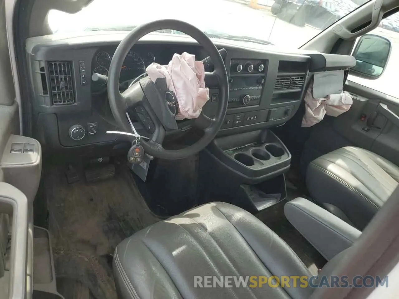 8 Photograph of a damaged car 1GTW7AF76M1181413 GMC SAVANA 2021