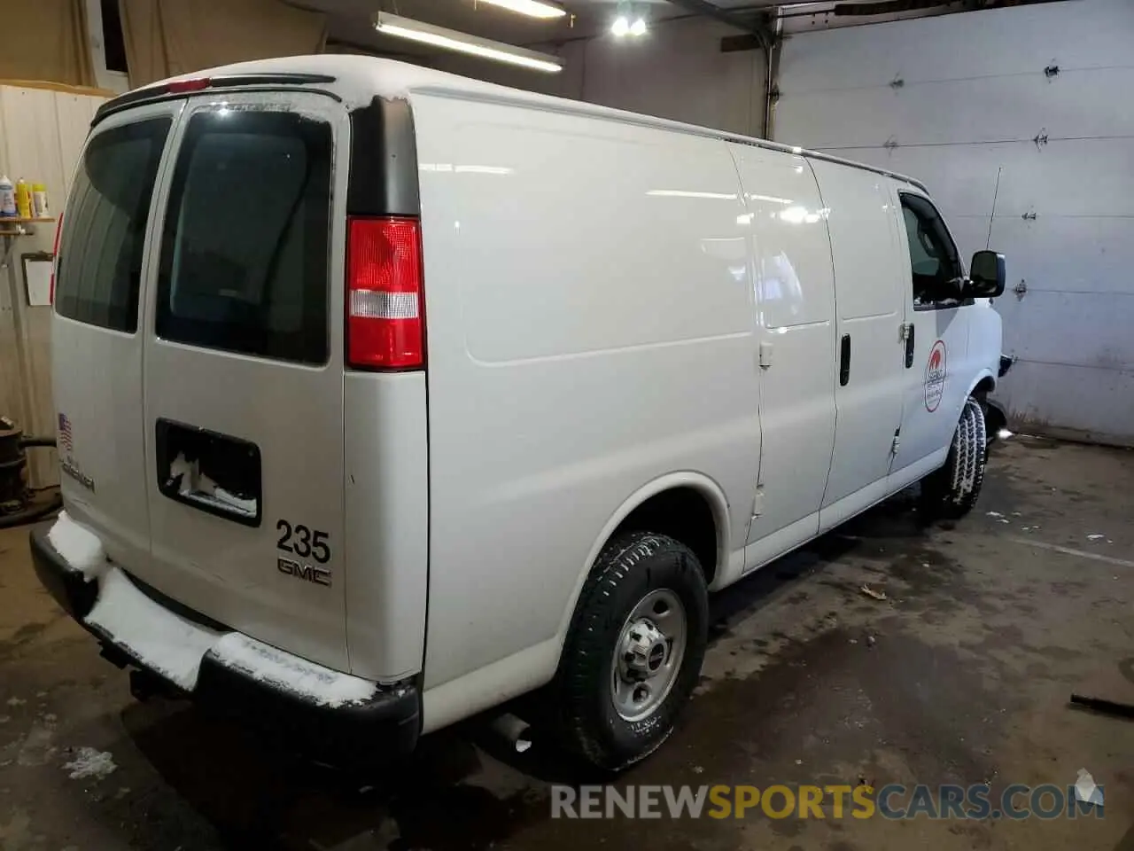 3 Photograph of a damaged car 1GTW7AFP3N1261172 GMC SAVANA 2022