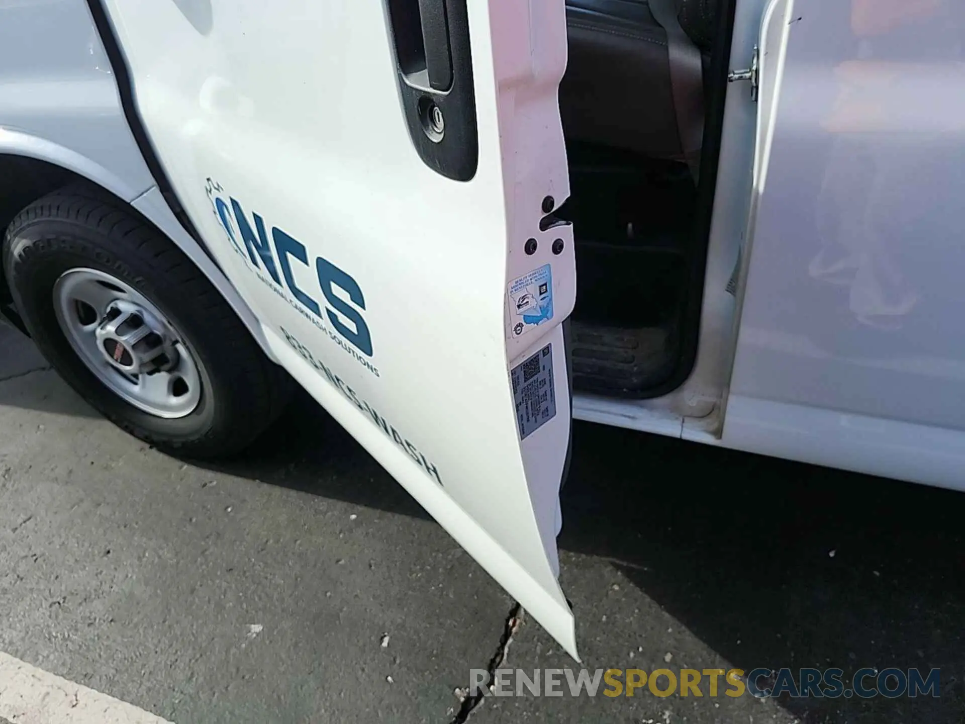 1 Photograph of a damaged car 1GTW7AFP4N1157550 GMC SAVANA 2022