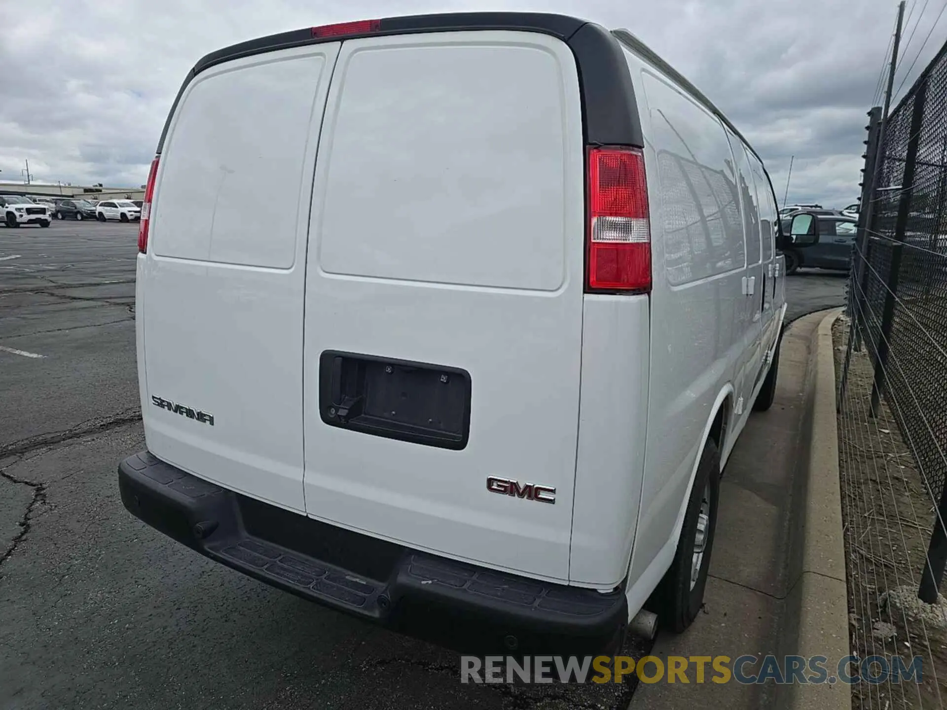 12 Photograph of a damaged car 1GTW7AFP4N1157550 GMC SAVANA 2022