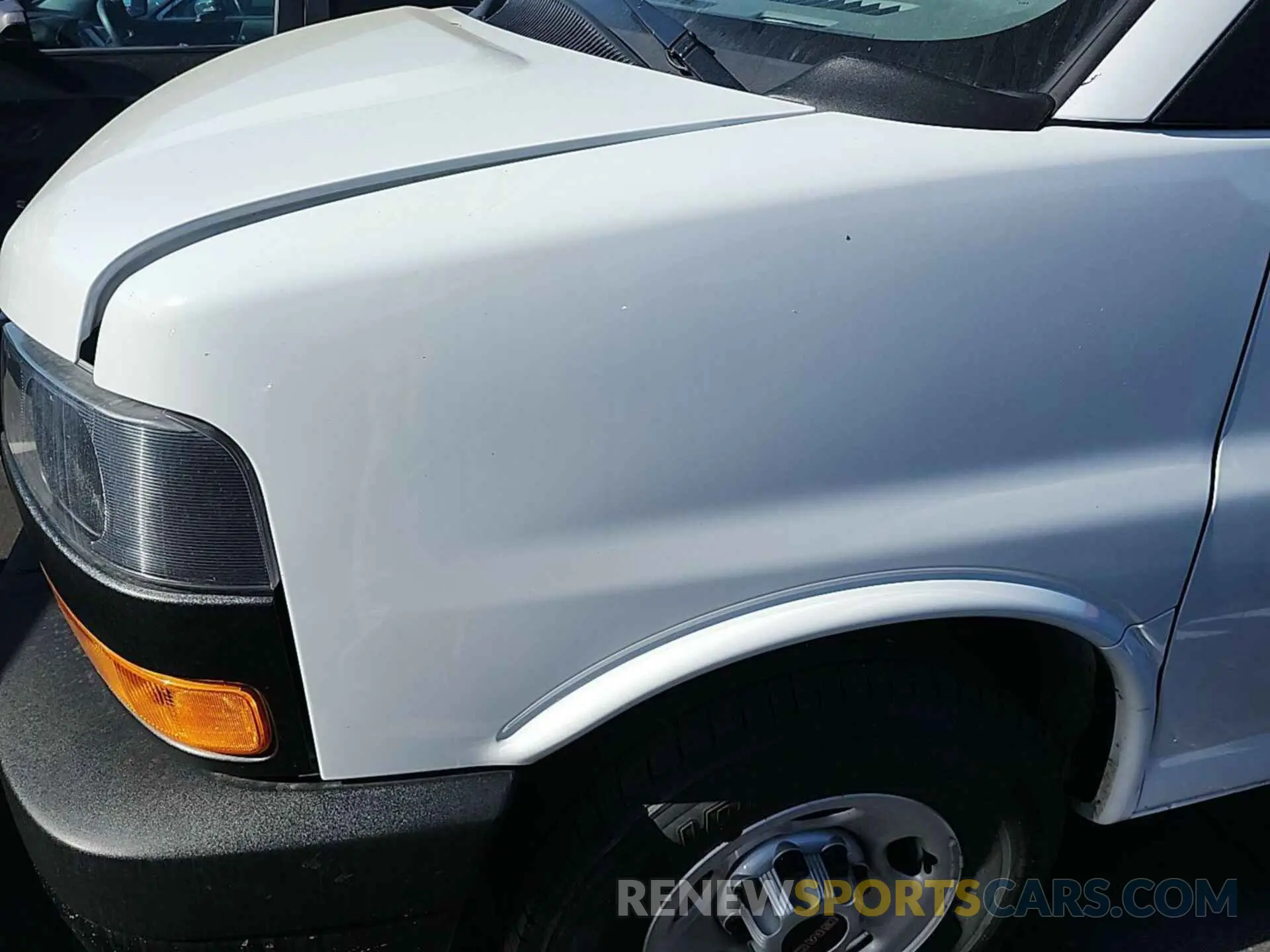 13 Photograph of a damaged car 1GTW7AFP4N1157550 GMC SAVANA 2022