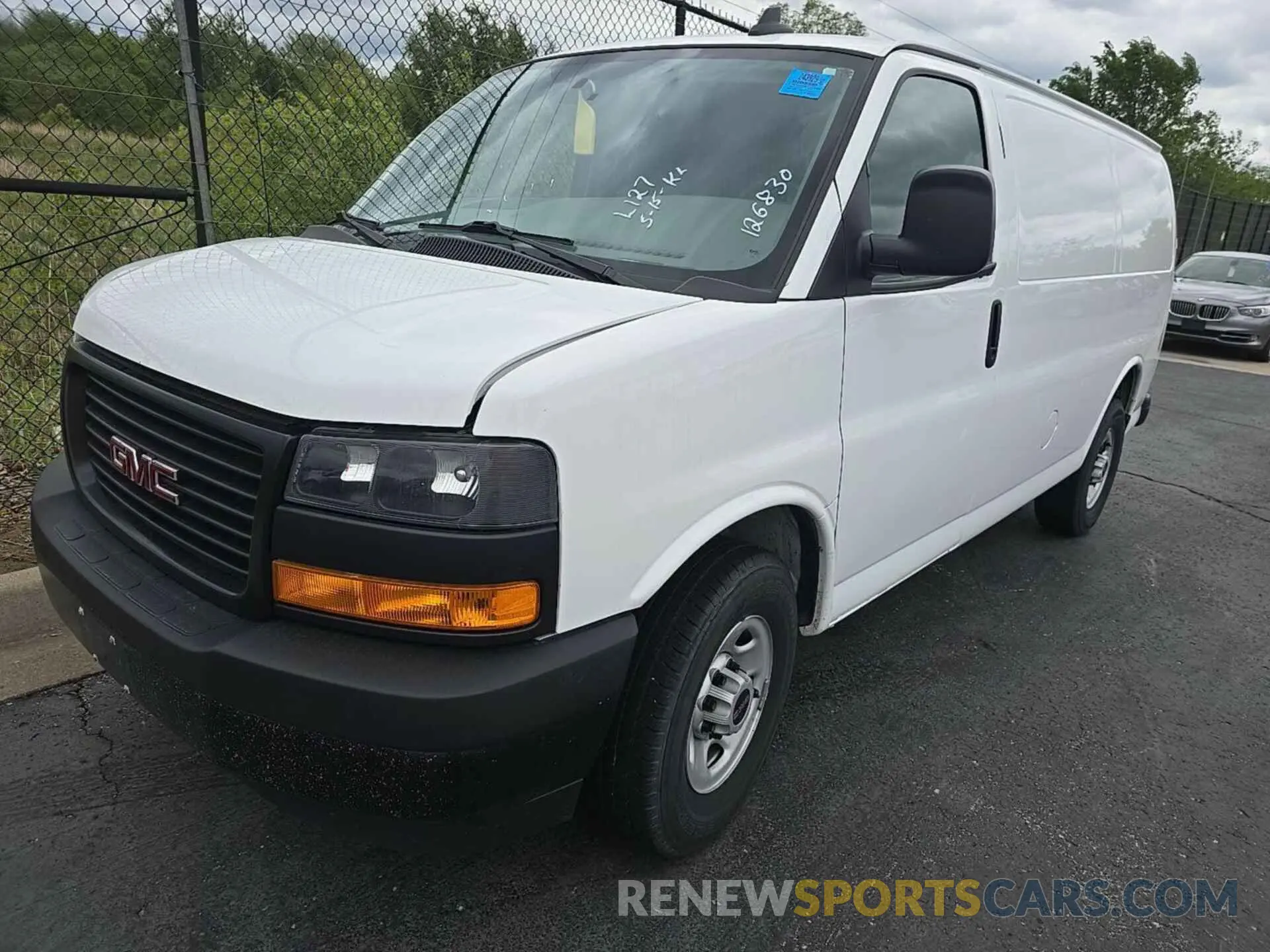 22 Photograph of a damaged car 1GTW7AFP4N1157550 GMC SAVANA 2022