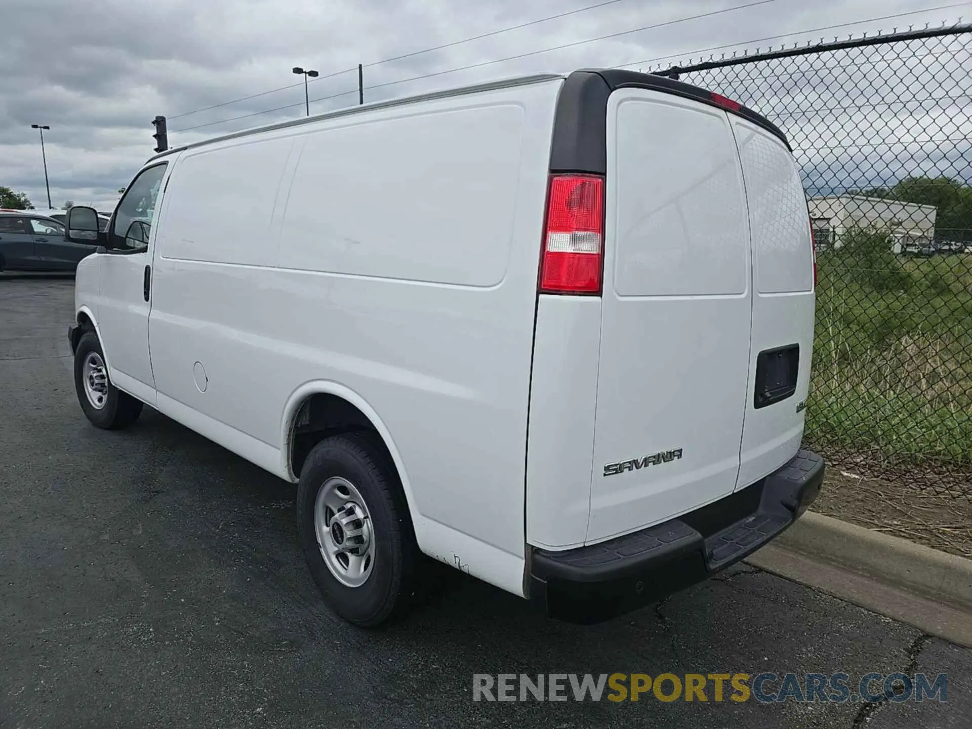 27 Photograph of a damaged car 1GTW7AFP4N1157550 GMC SAVANA 2022