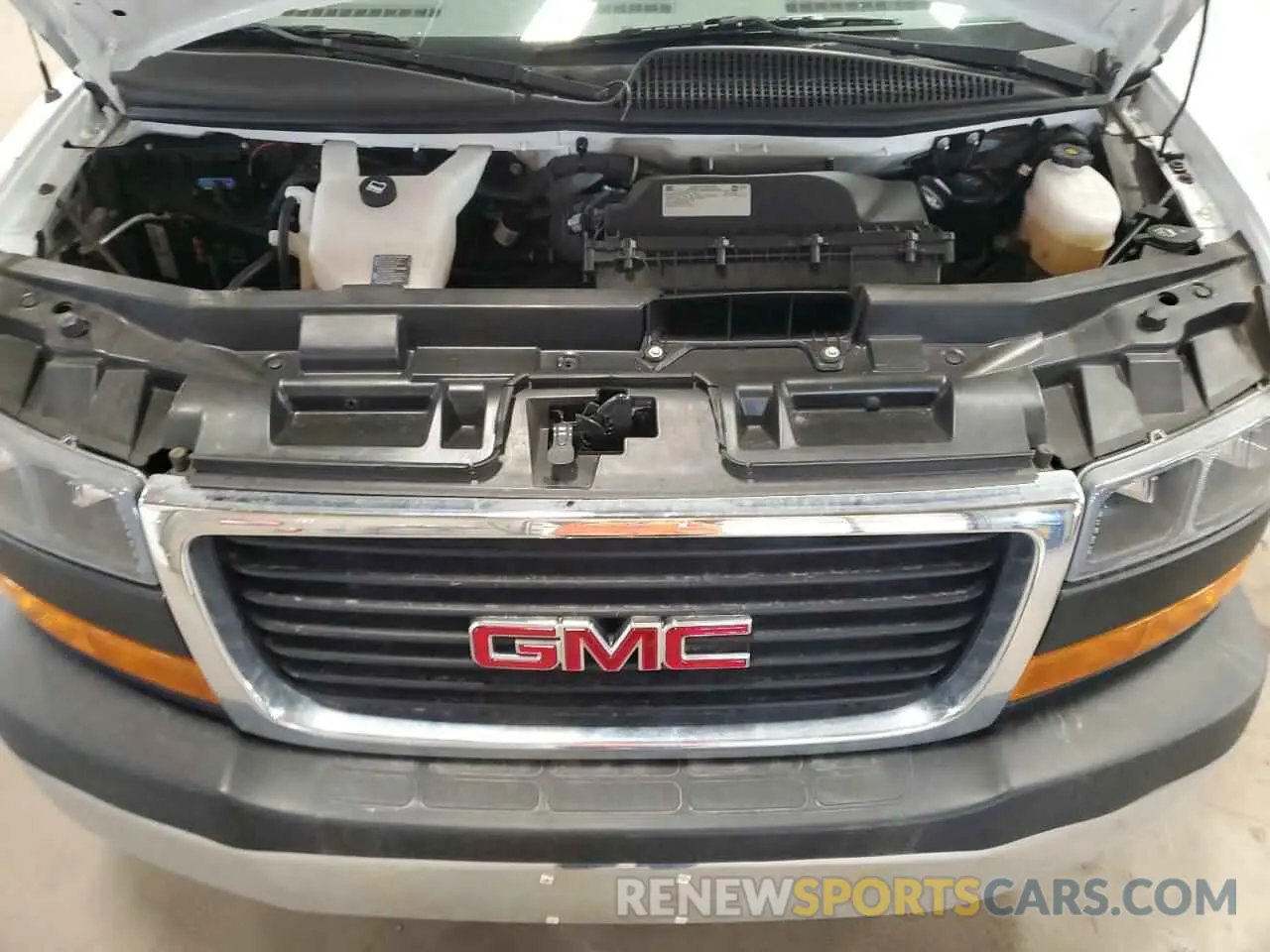 13 Photograph of a damaged car 1GTW7AFPXN1176054 GMC SAVANA 2022
