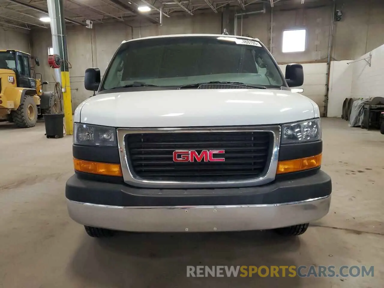 5 Photograph of a damaged car 1GTW7AFPXN1176054 GMC SAVANA 2022