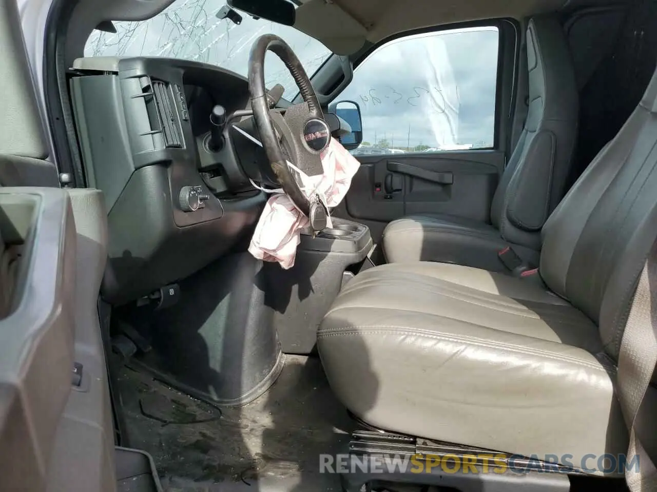 7 Photograph of a damaged car 1GTW7AFP2P1110553 GMC SAVANA 2023