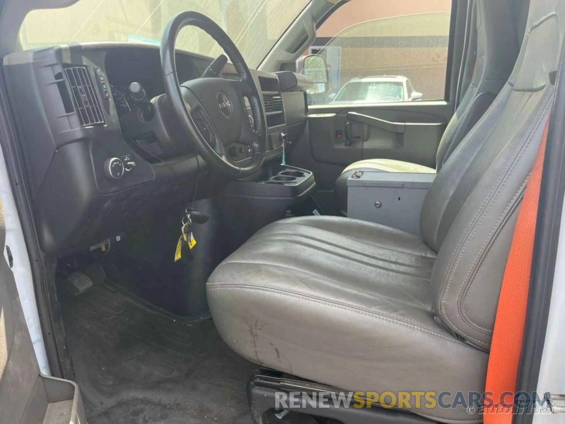 10 Photograph of a damaged car 1GTW7AFP8P1143721 GMC SAVANA 2023
