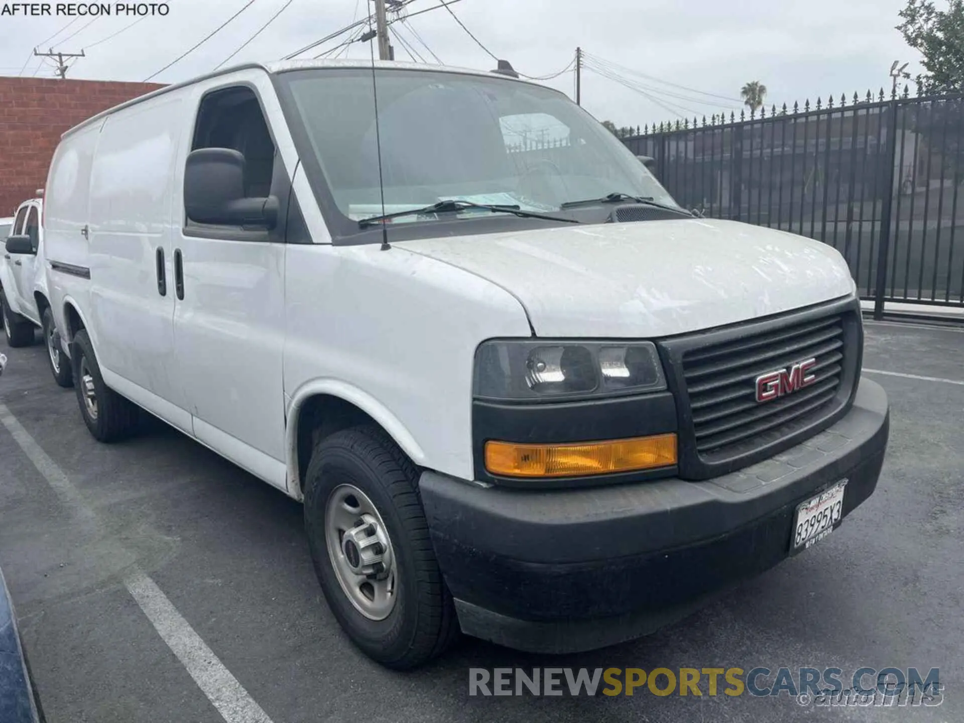 3 Photograph of a damaged car 1GTW7AFP8P1143721 GMC SAVANA 2023