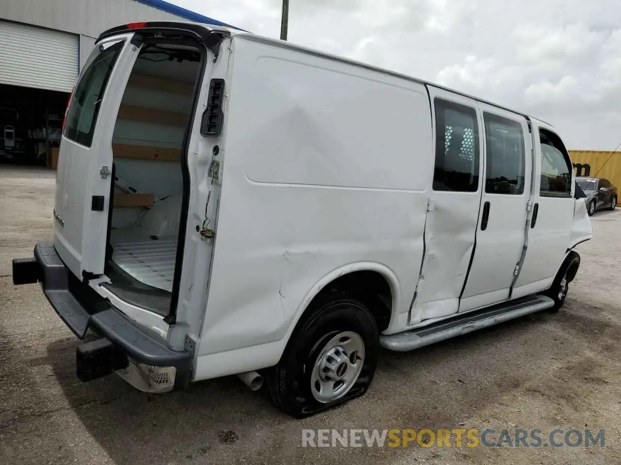 3 Photograph of a damaged car 1GTW7AFPXP1174288 GMC SAVANA 2023