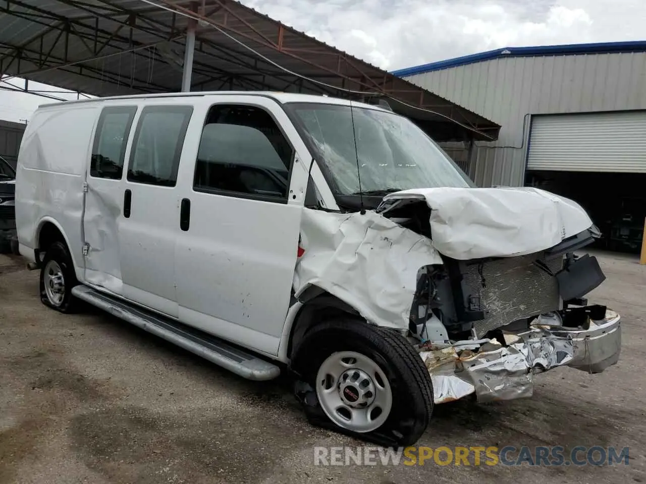 4 Photograph of a damaged car 1GTW7AFPXP1174288 GMC SAVANA 2023