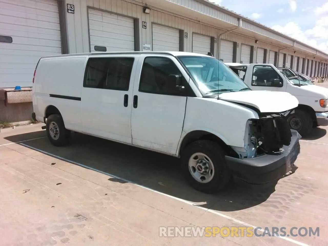 4 Photograph of a damaged car 1GTW7BFPXP1105624 GMC SAVANA 2023