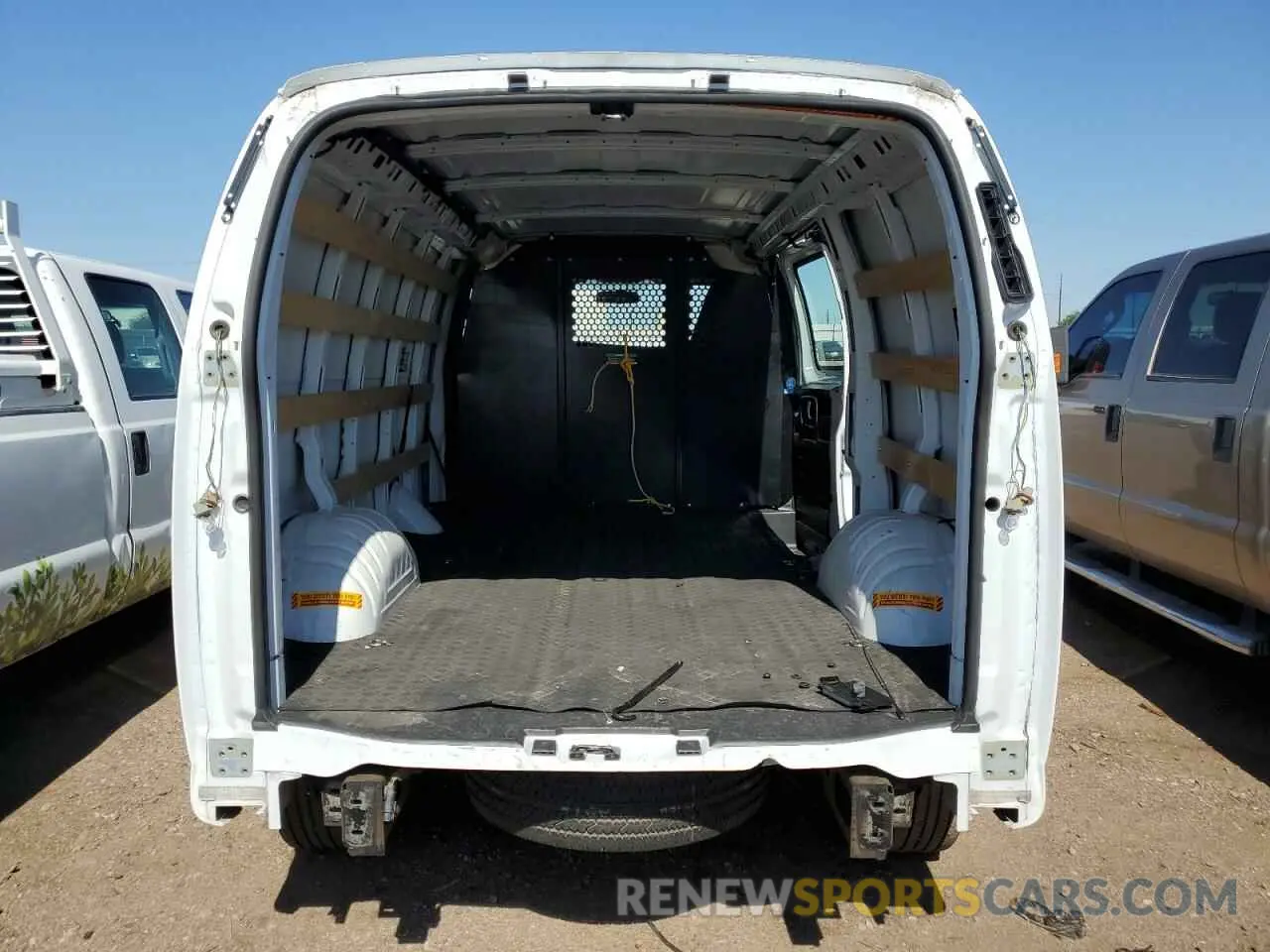 6 Photograph of a damaged car 1GTW7AFP3R1141510 GMC SAVANA 2024