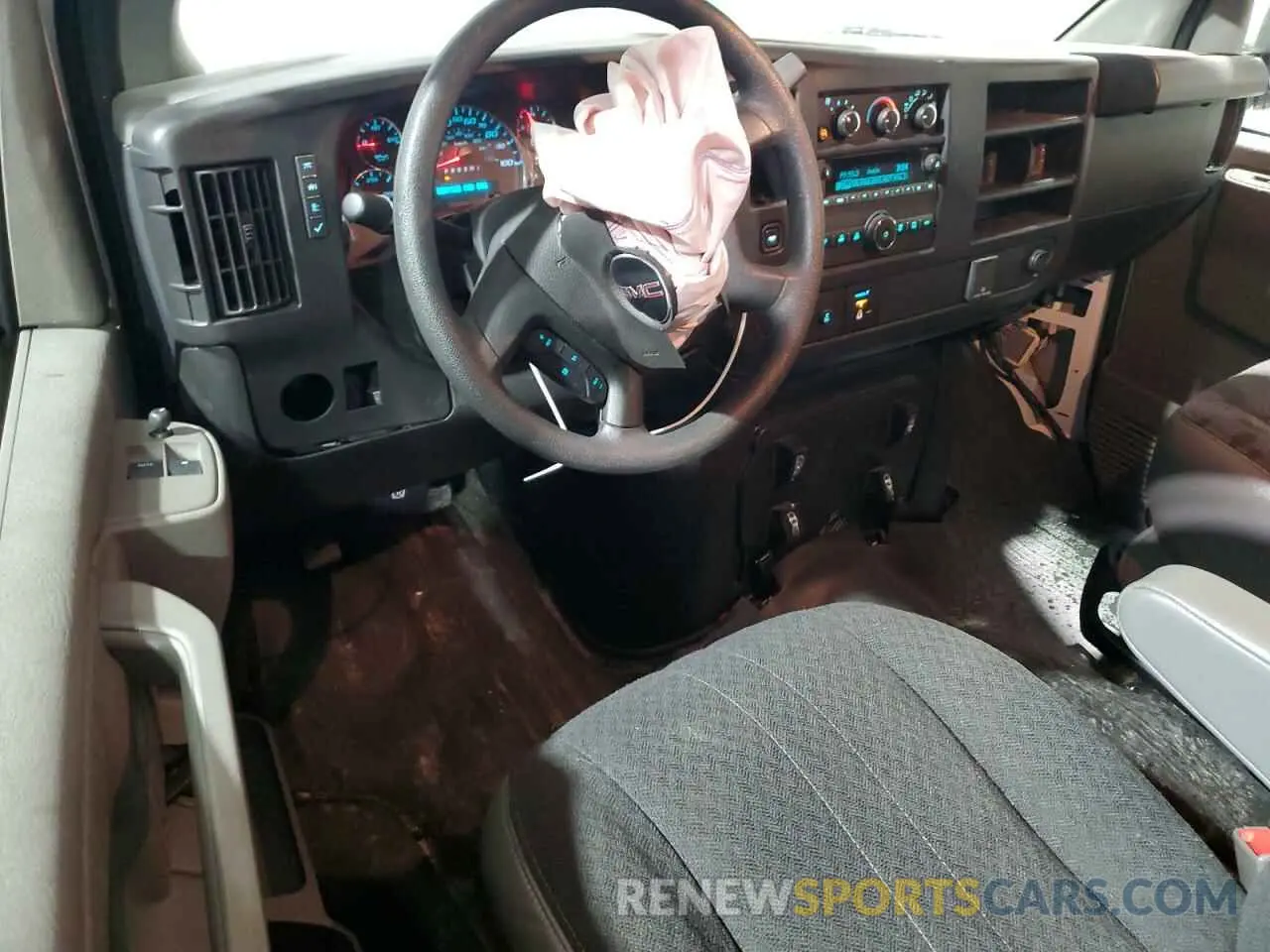 8 Photograph of a damaged car 1GTW7AFP3R1189346 GMC SAVANA 2024