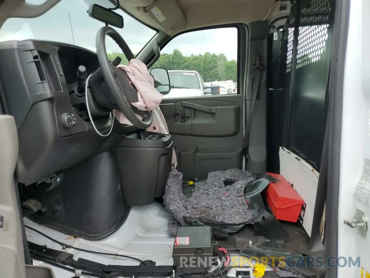 7 Photograph of a damaged car 1GTW7AFP6R1163940 GMC SAVANA 2024