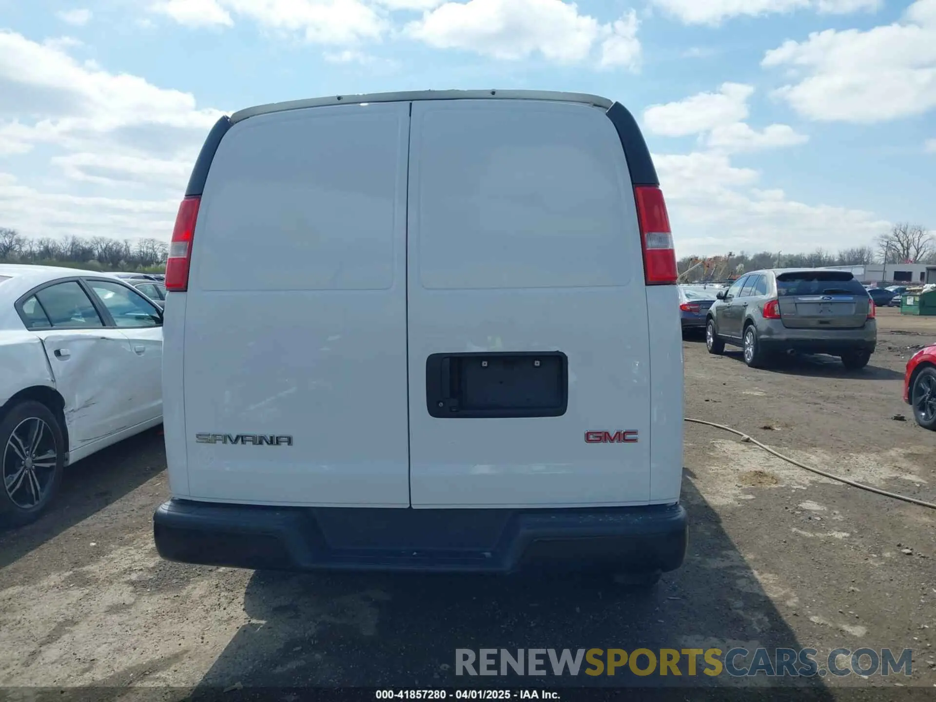 17 Photograph of a damaged car 1GTW7AFG3K1199526 GMC SAVANA 2500 2019