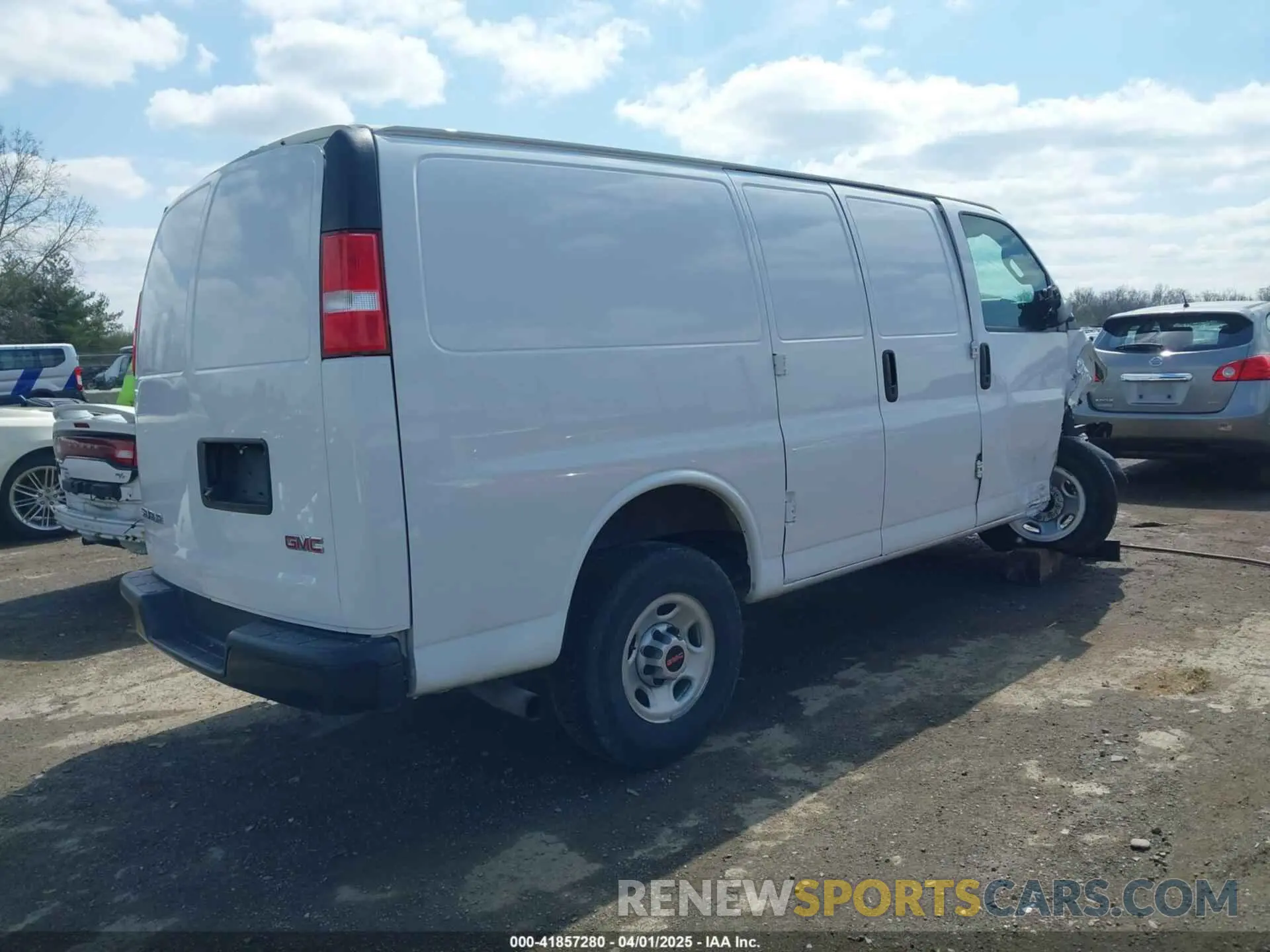 4 Photograph of a damaged car 1GTW7AFG3K1199526 GMC SAVANA 2500 2019