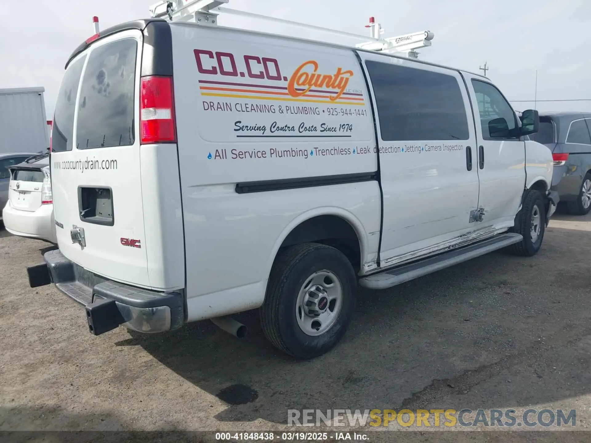 4 Photograph of a damaged car 1GTW7AFG4K1269843 GMC SAVANA 2500 2019