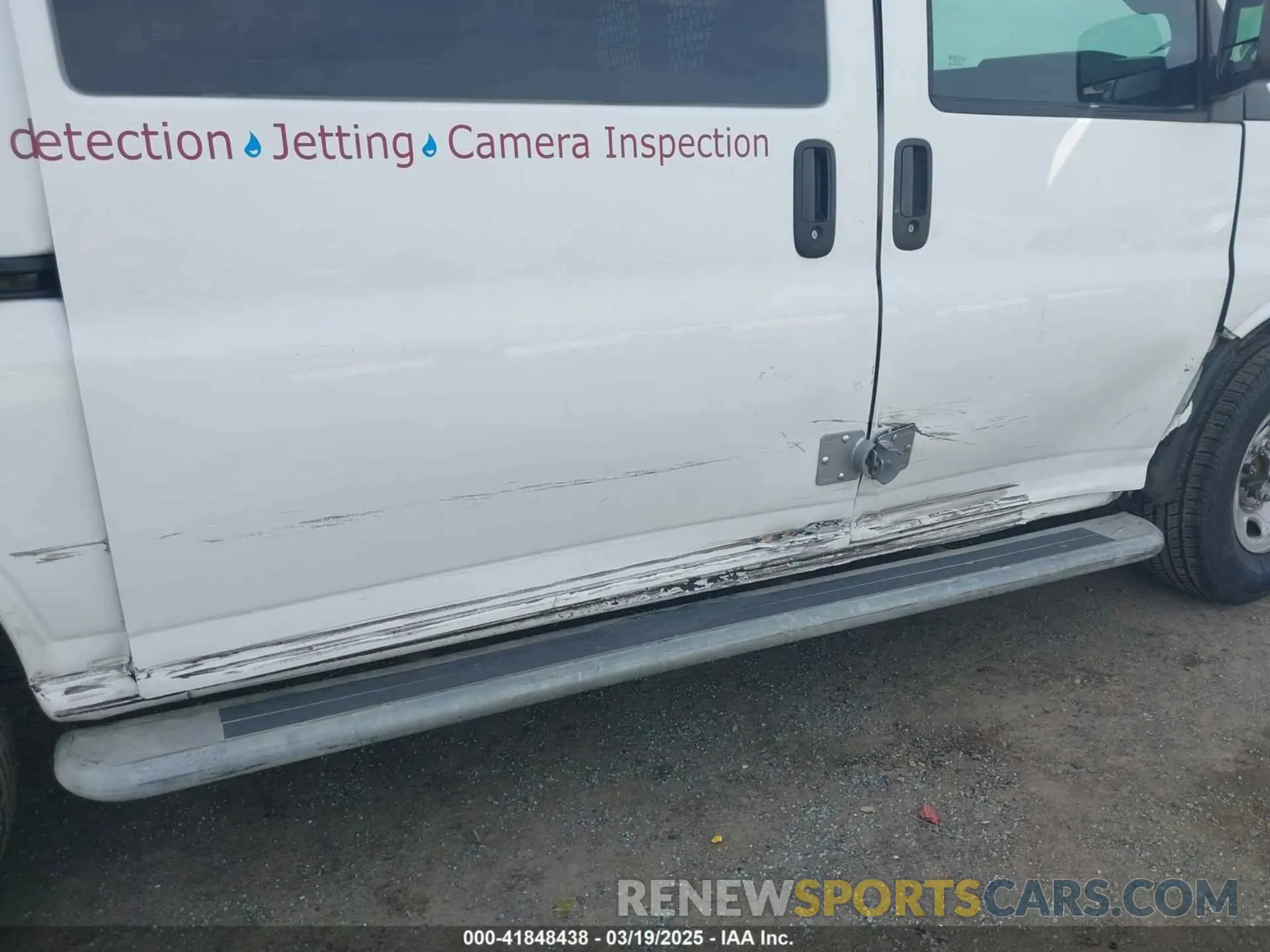 6 Photograph of a damaged car 1GTW7AFG4K1269843 GMC SAVANA 2500 2019