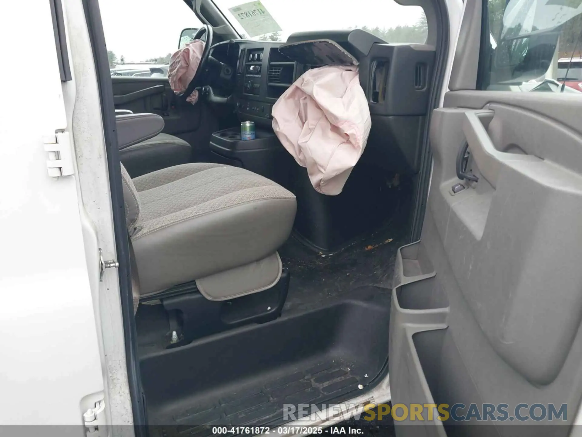 5 Photograph of a damaged car 1GTW7AFG9K1154896 GMC SAVANA 2500 2019