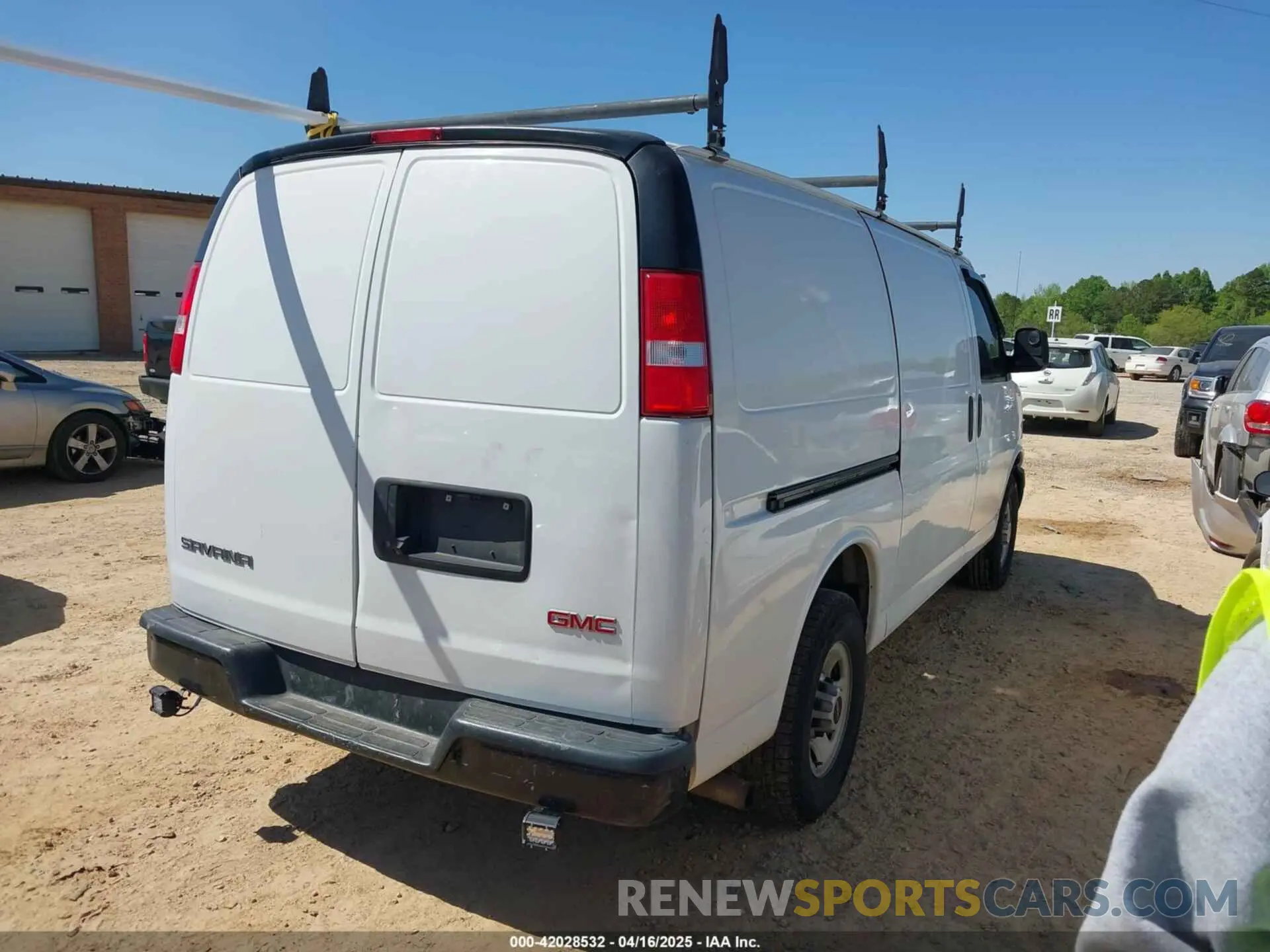4 Photograph of a damaged car 1GTW7AFP6K1250968 GMC SAVANA 2500 2019