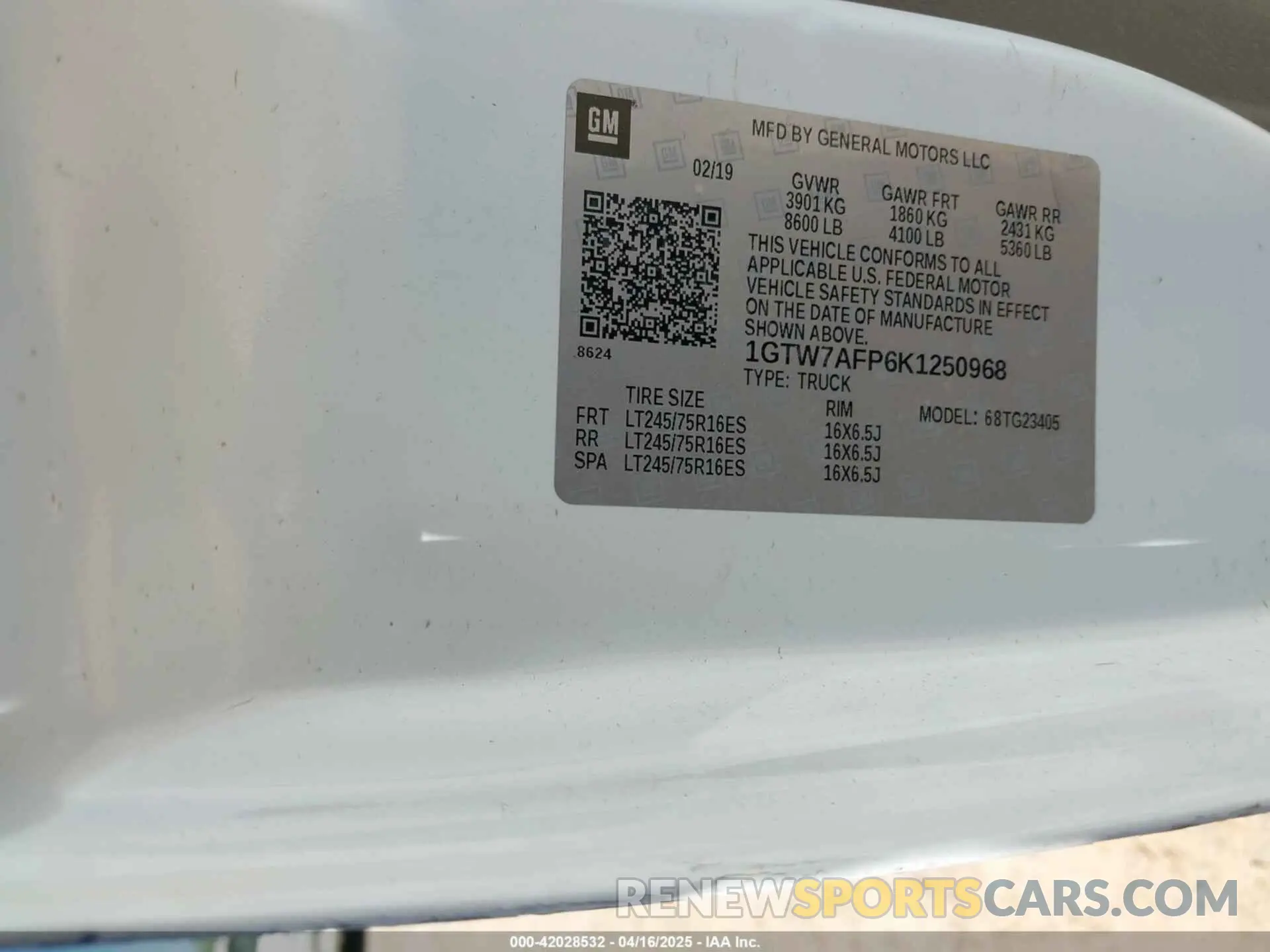 9 Photograph of a damaged car 1GTW7AFP6K1250968 GMC SAVANA 2500 2019
