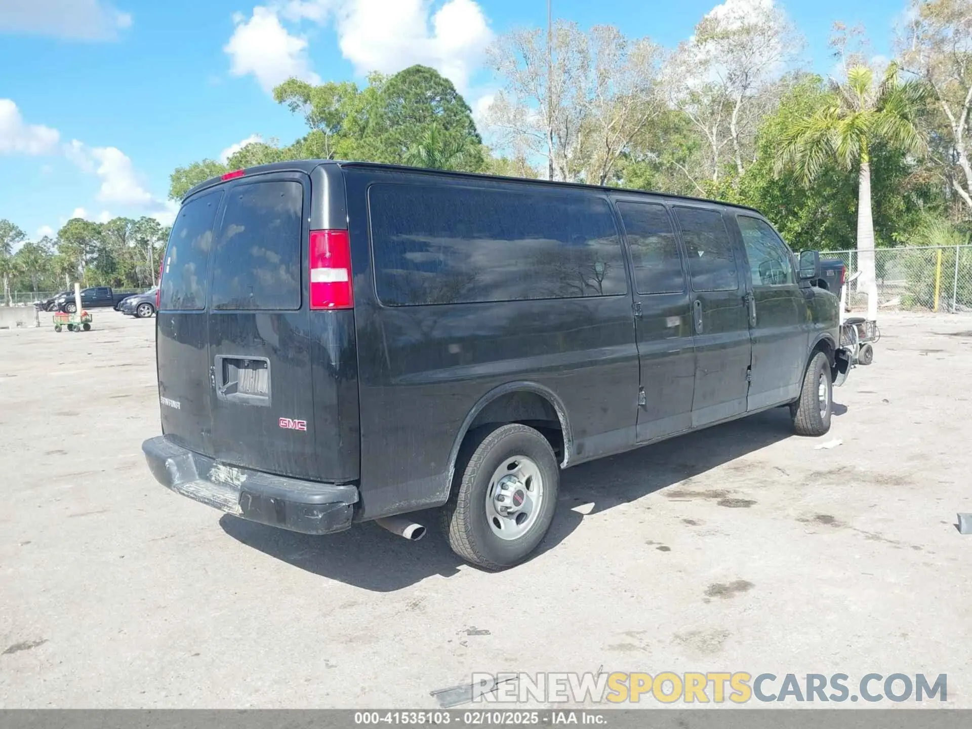 4 Photograph of a damaged car 1GJZ7NFG6K1301110 GMC SAVANA 3500 2019