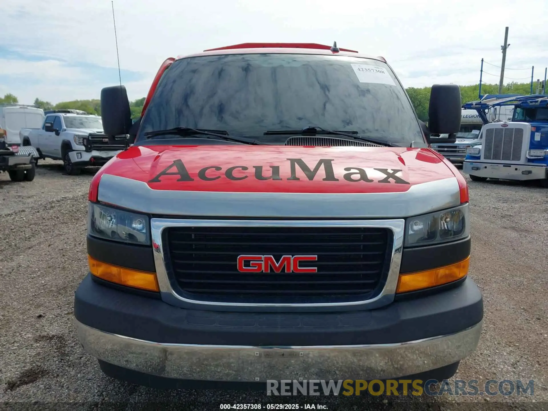 12 Photograph of a damaged car 7GZ07RFGXLN002613 GMC SAVANA 3500 2020