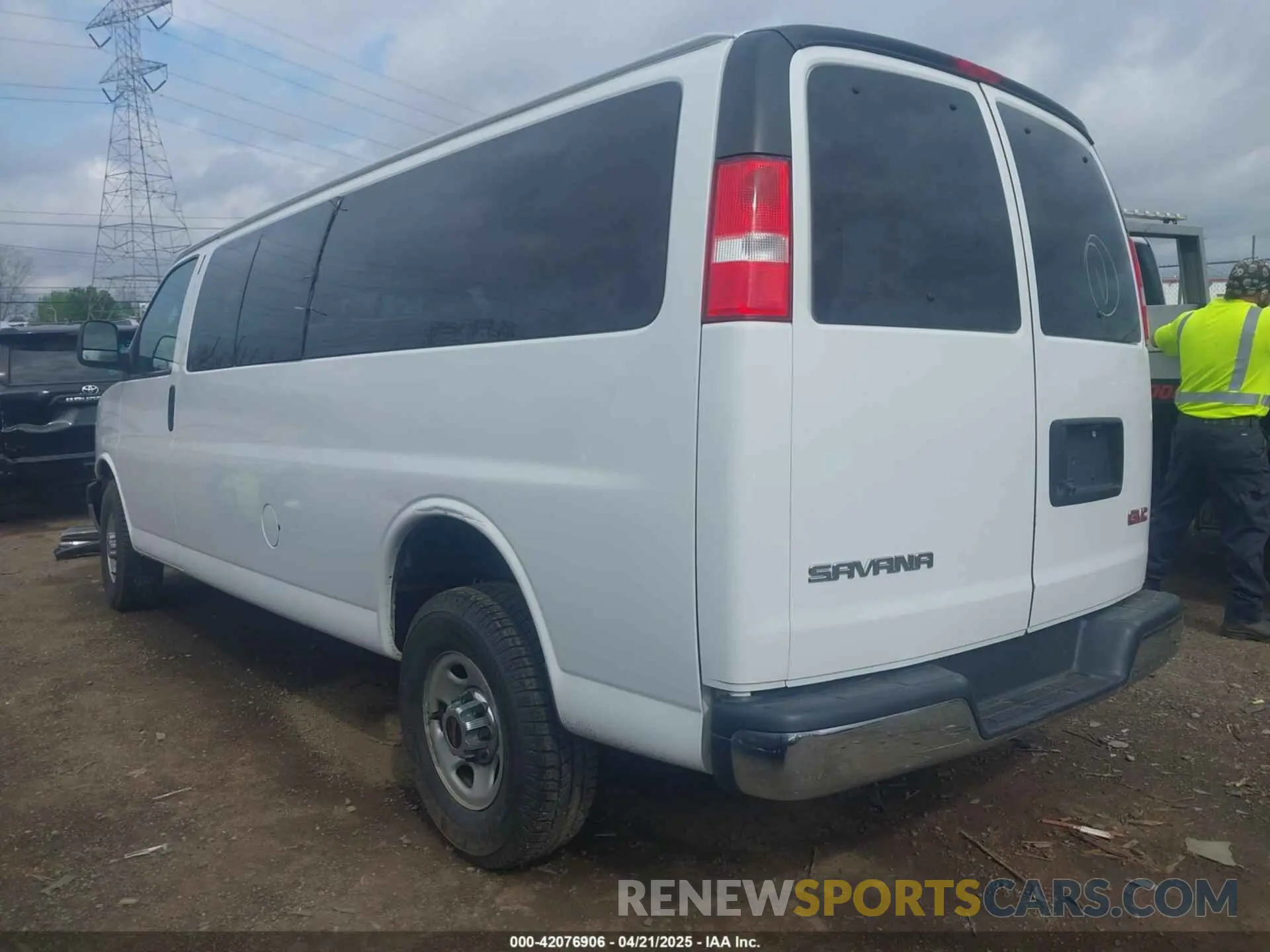 3 Photograph of a damaged car 1GJZ7PFGXL1158191 GMC SAVANA CARGO 2020
