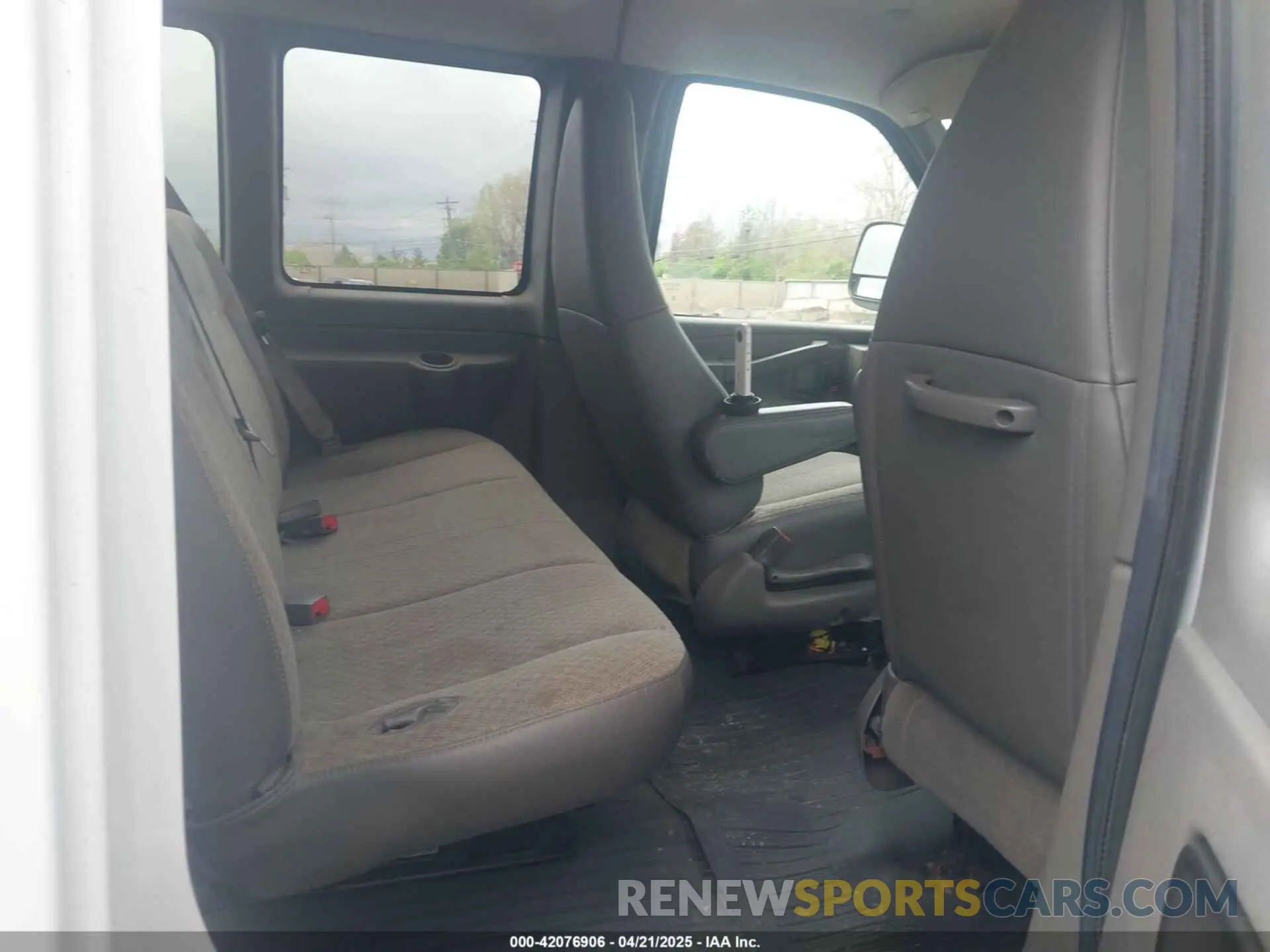 8 Photograph of a damaged car 1GJZ7PFGXL1158191 GMC SAVANA CARGO 2020