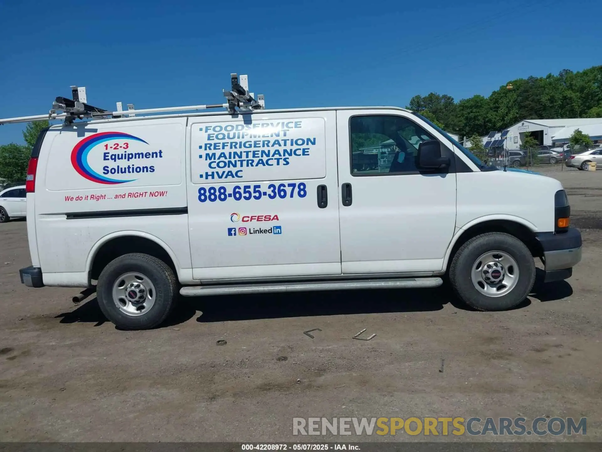 13 Photograph of a damaged car 1GTW7AFG2L1183562 GMC SAVANA CARGO 2020