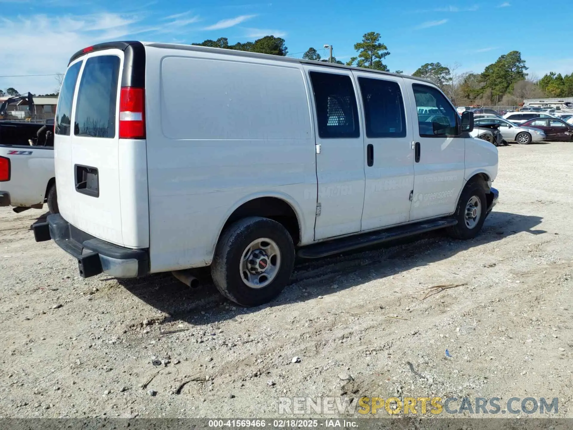 4 Photograph of a damaged car 1GTW7AFG8L1198129 GMC SAVANA CARGO 2020