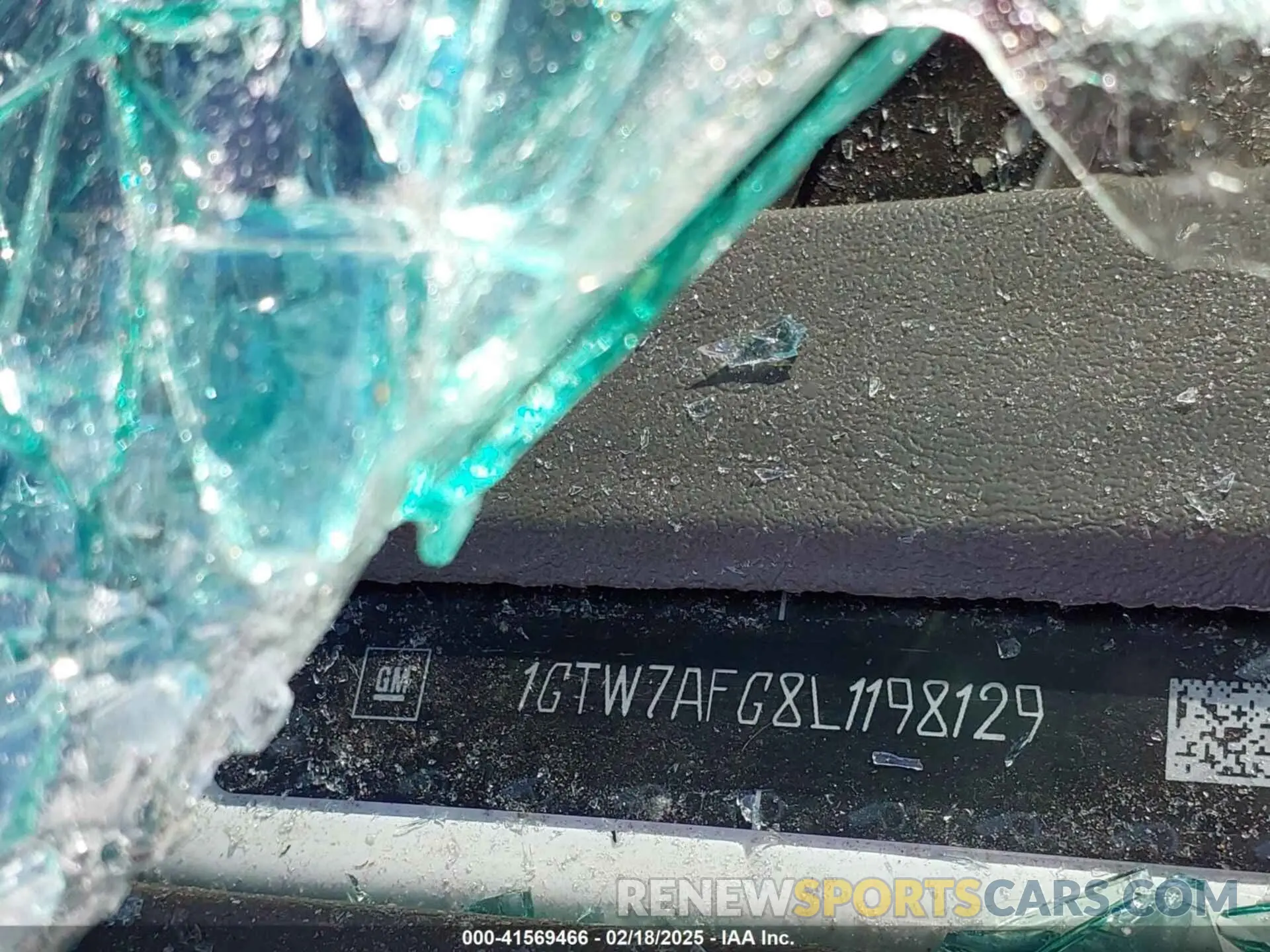 9 Photograph of a damaged car 1GTW7AFG8L1198129 GMC SAVANA CARGO 2020