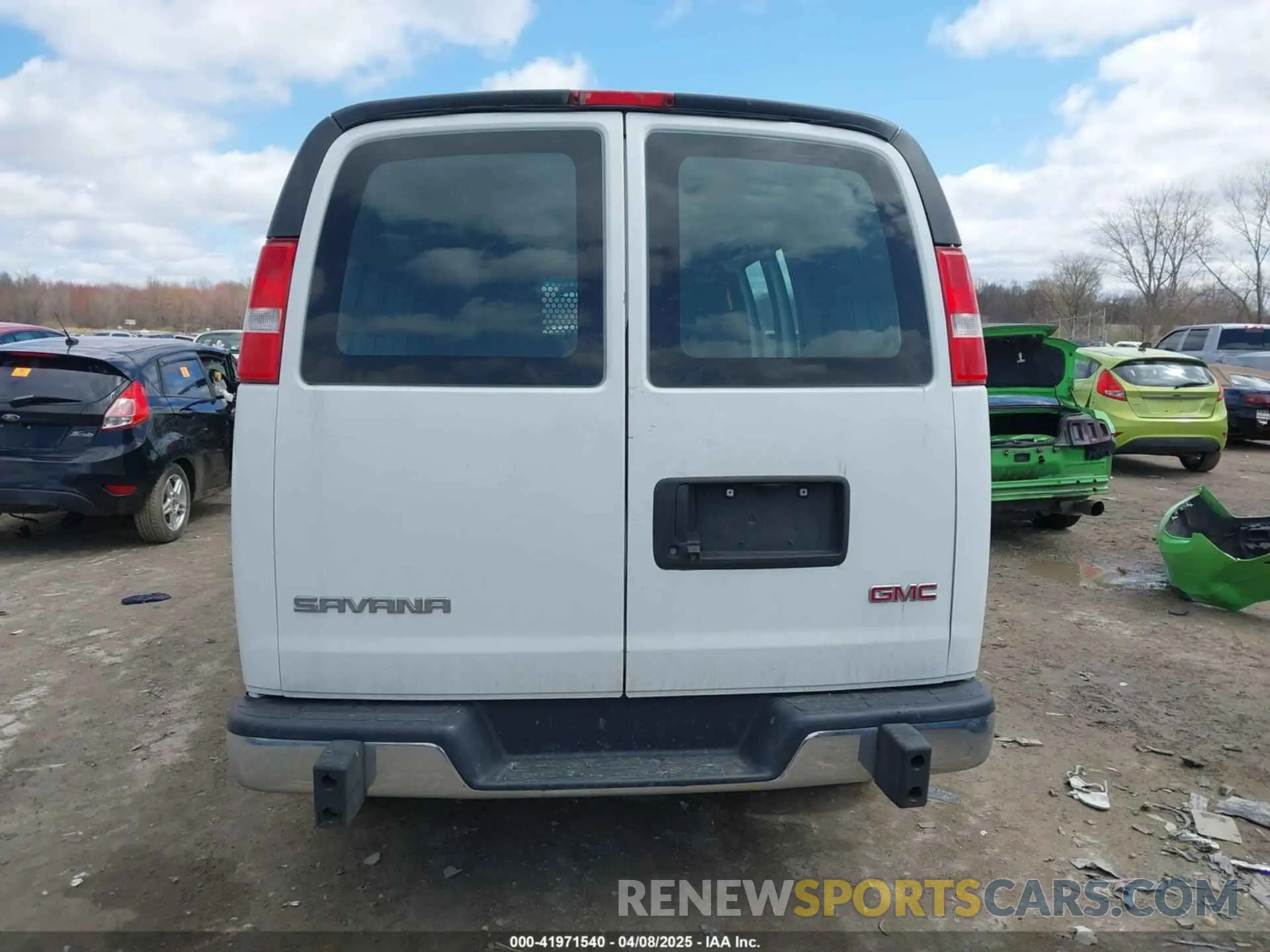 16 Photograph of a damaged car 1GTW7AF72M1255233 GMC SAVANA CARGO 2021