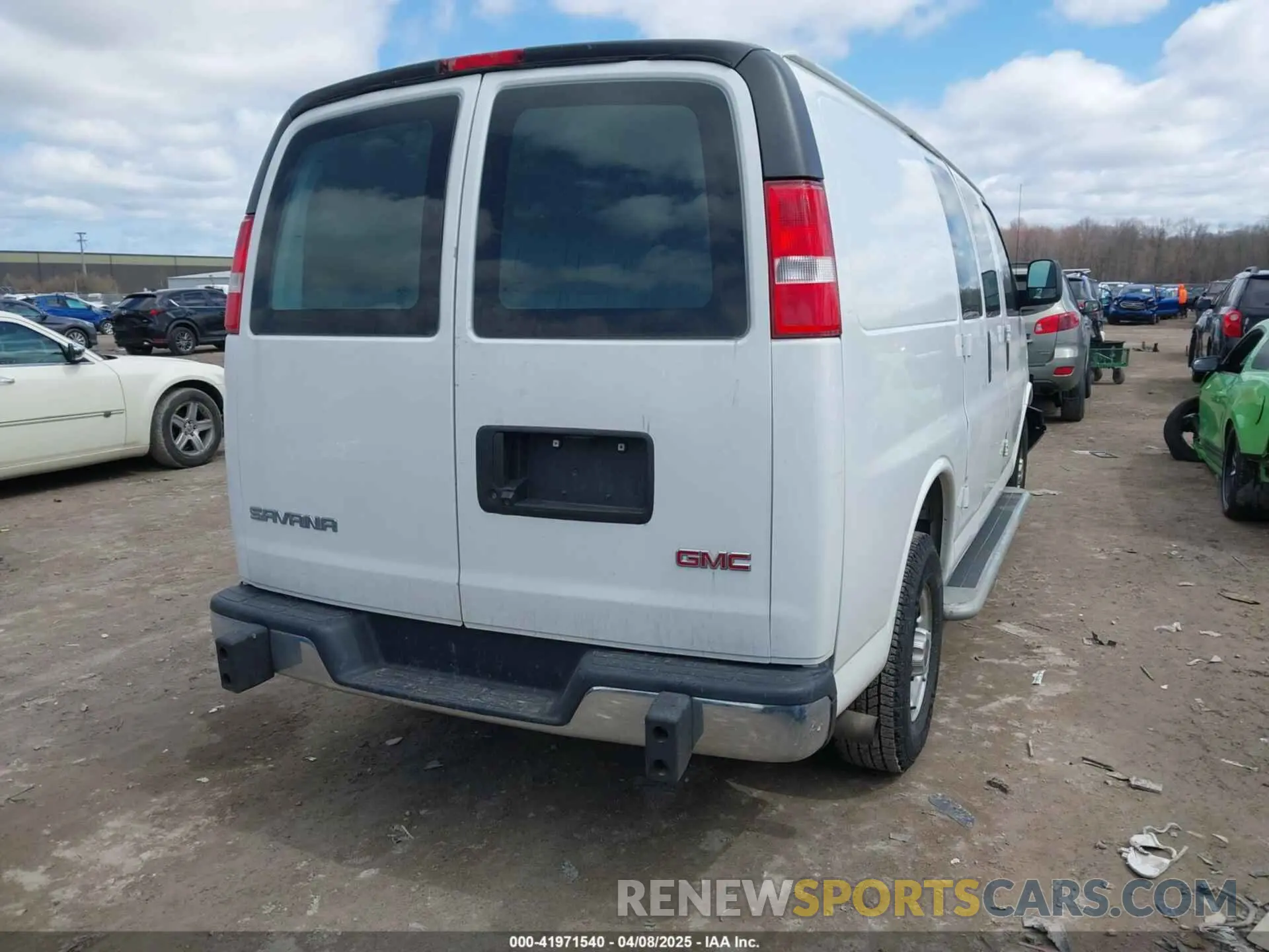 4 Photograph of a damaged car 1GTW7AF72M1255233 GMC SAVANA CARGO 2021