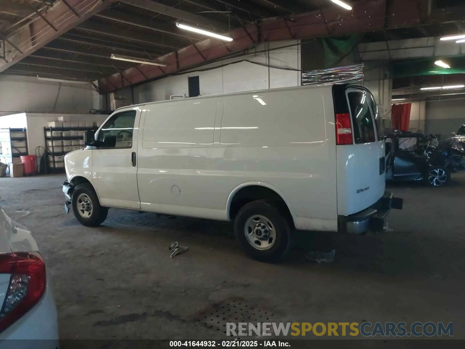 14 Photograph of a damaged car 1GTW7AFP2M1189251 GMC SAVANA CARGO 2021