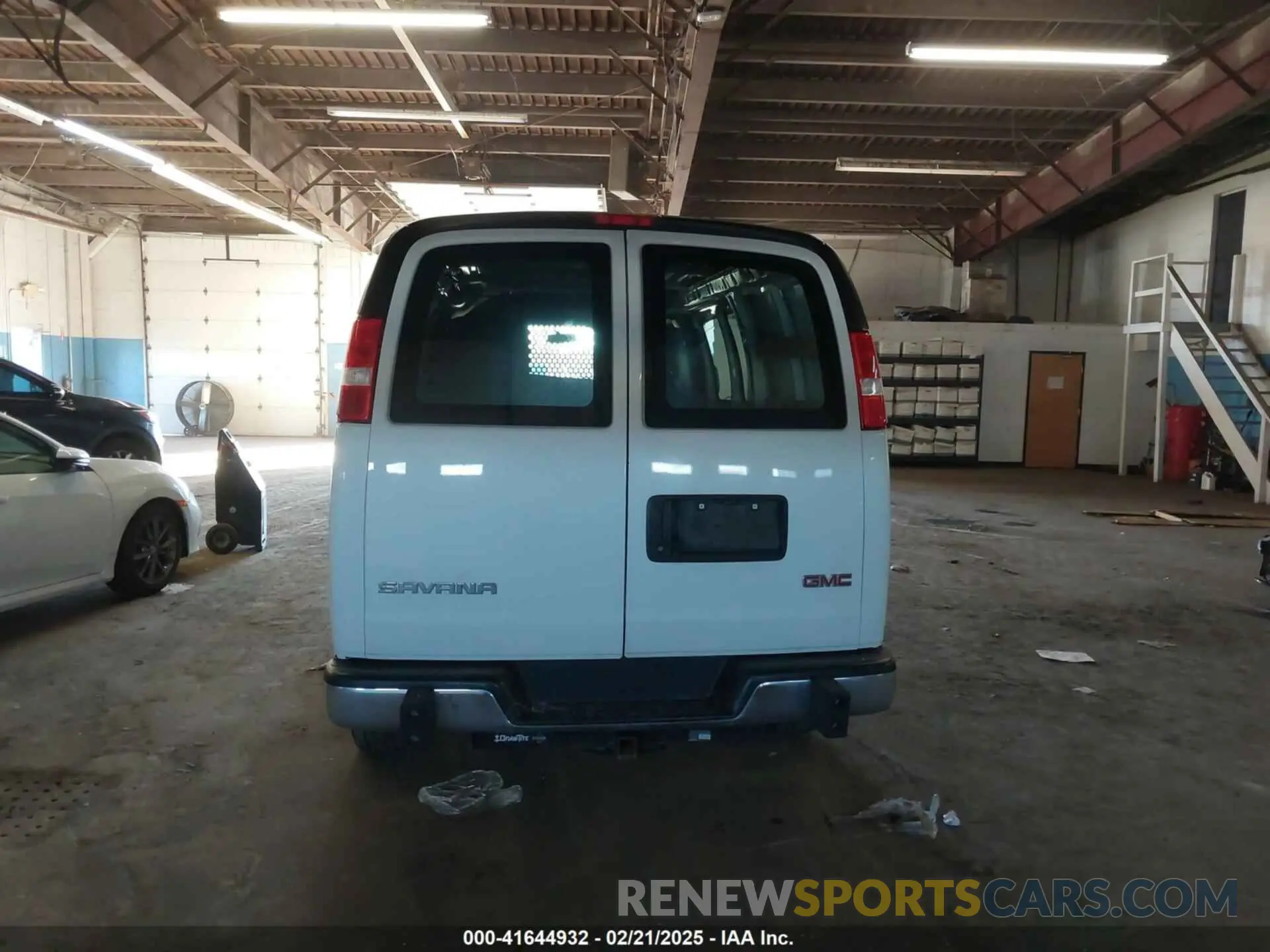 16 Photograph of a damaged car 1GTW7AFP2M1189251 GMC SAVANA CARGO 2021