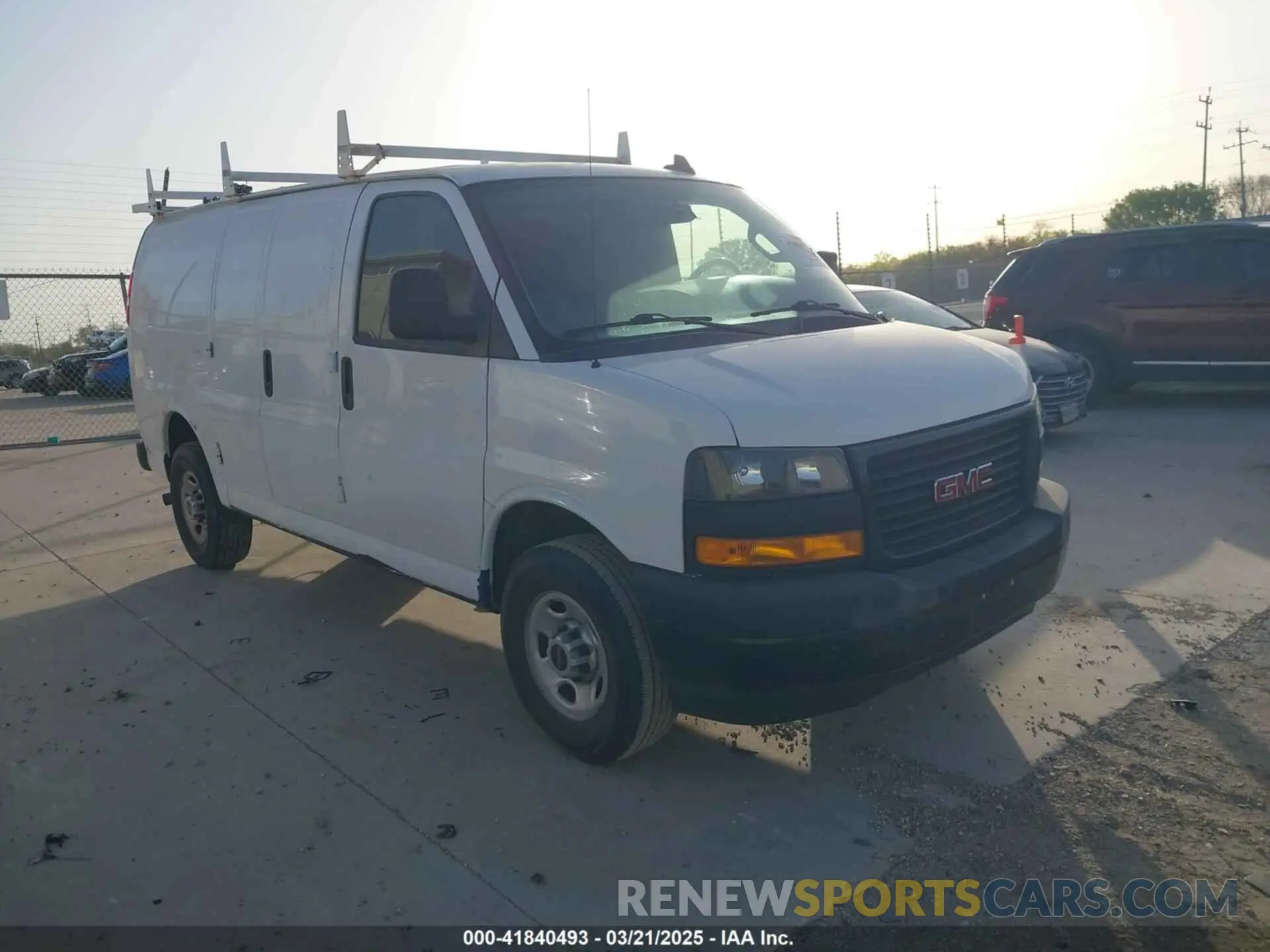 1 Photograph of a damaged car 1GTW7AFPXN1139117 GMC SAVANA CARGO 2022