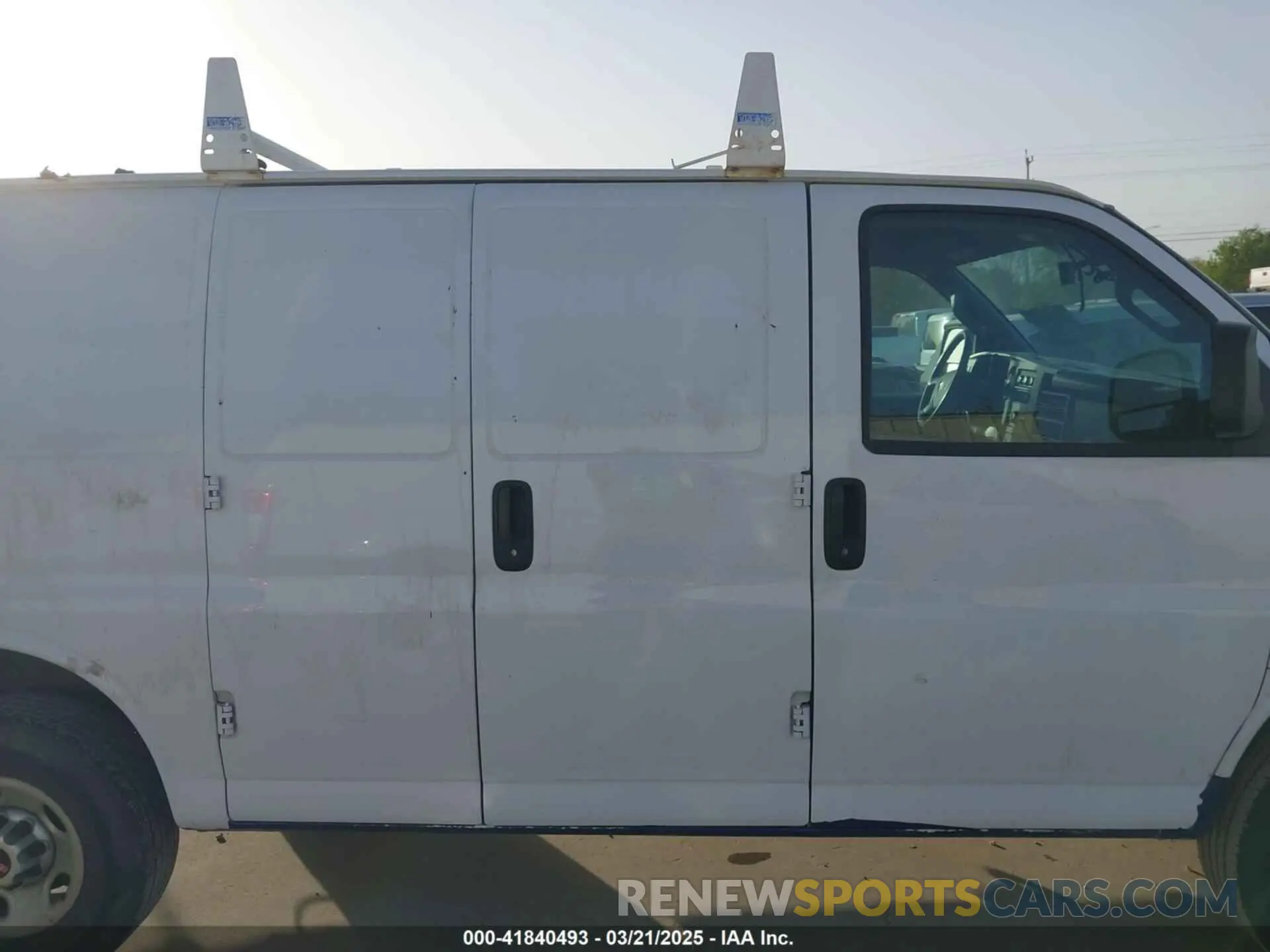 13 Photograph of a damaged car 1GTW7AFPXN1139117 GMC SAVANA CARGO 2022