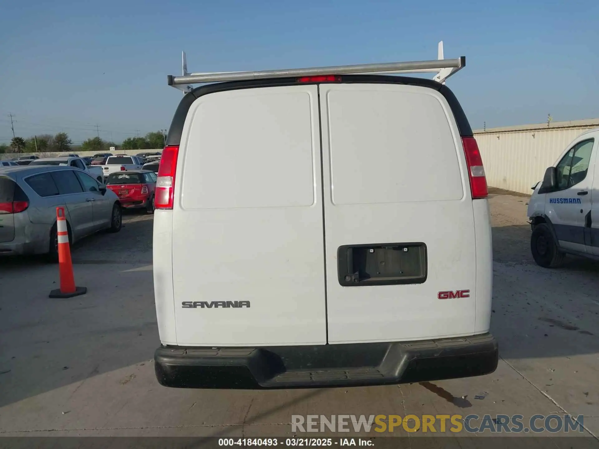 16 Photograph of a damaged car 1GTW7AFPXN1139117 GMC SAVANA CARGO 2022