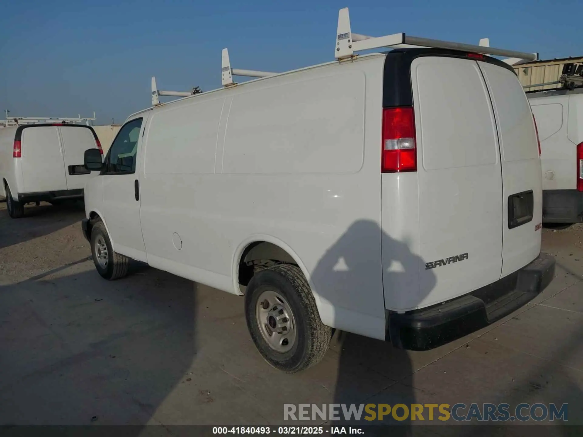 3 Photograph of a damaged car 1GTW7AFPXN1139117 GMC SAVANA CARGO 2022