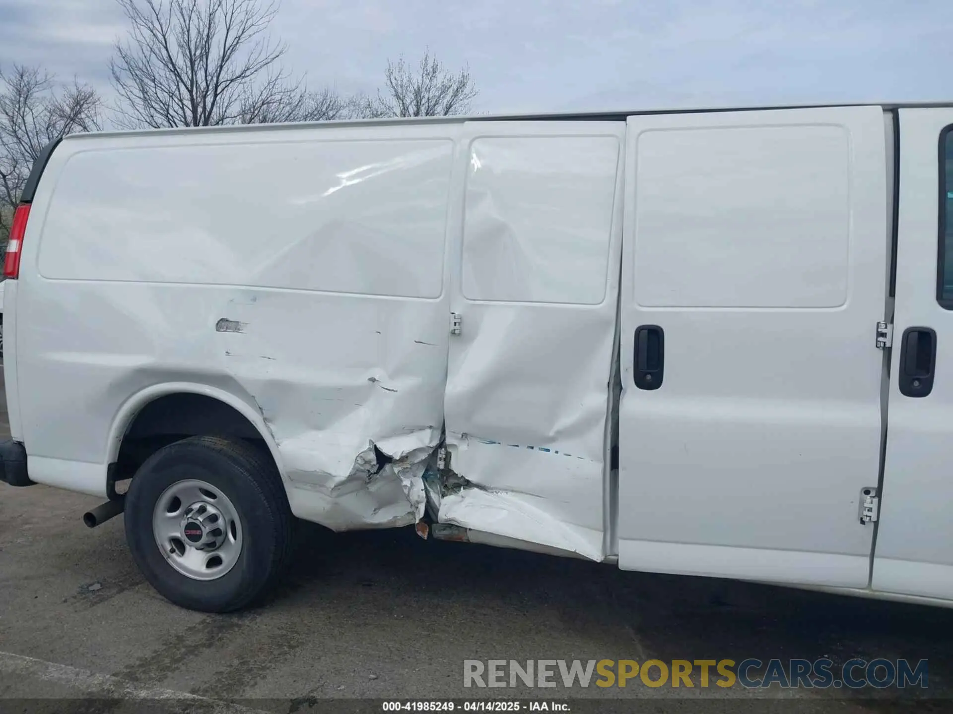 6 Photograph of a damaged car 1GTZ7HF75N1207555 GMC SAVANA CARGO 2022